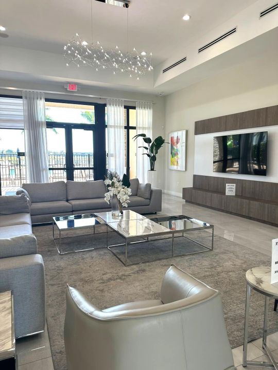 For Sale: $675,000 (4 beds, 2 baths, 1920 Square Feet)