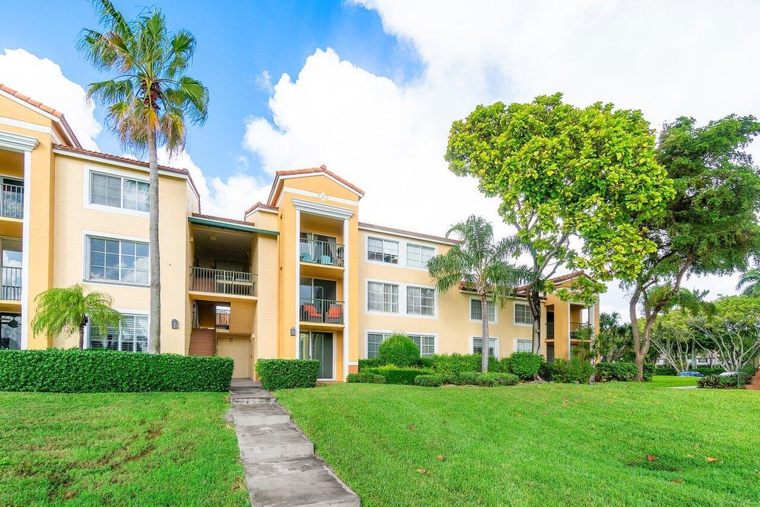 出租: $2,600 (2 贝兹, 1 浴室, 917 平方英尺)