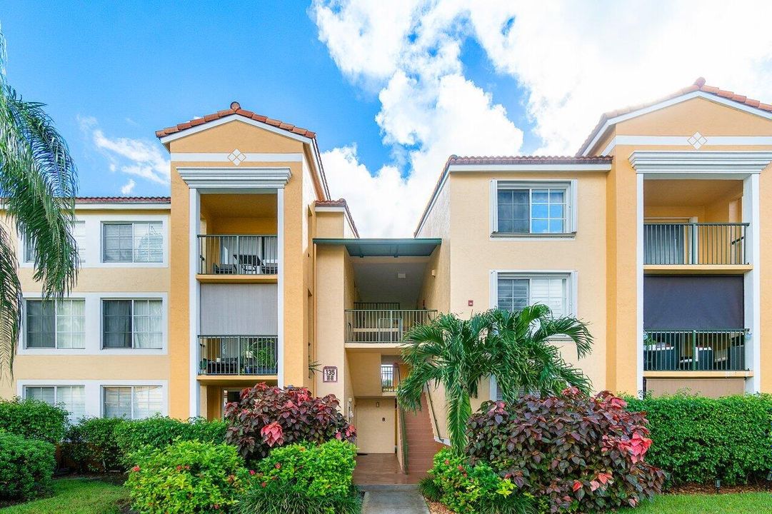 出租: $2,600 (2 贝兹, 1 浴室, 917 平方英尺)