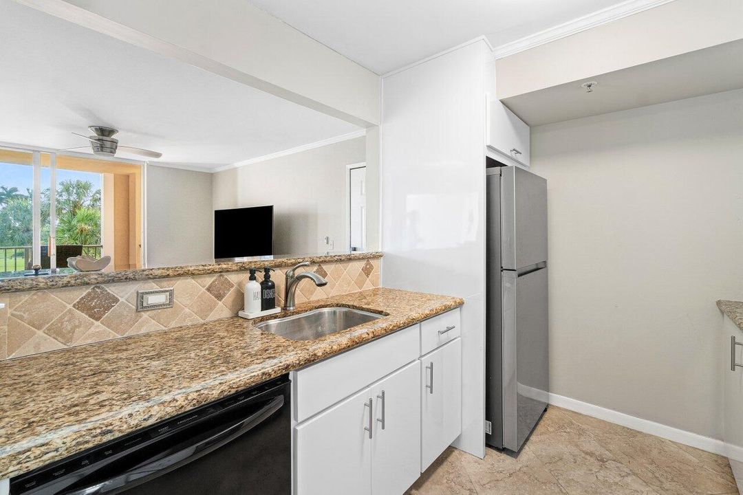 出租: $2,600 (2 贝兹, 1 浴室, 917 平方英尺)