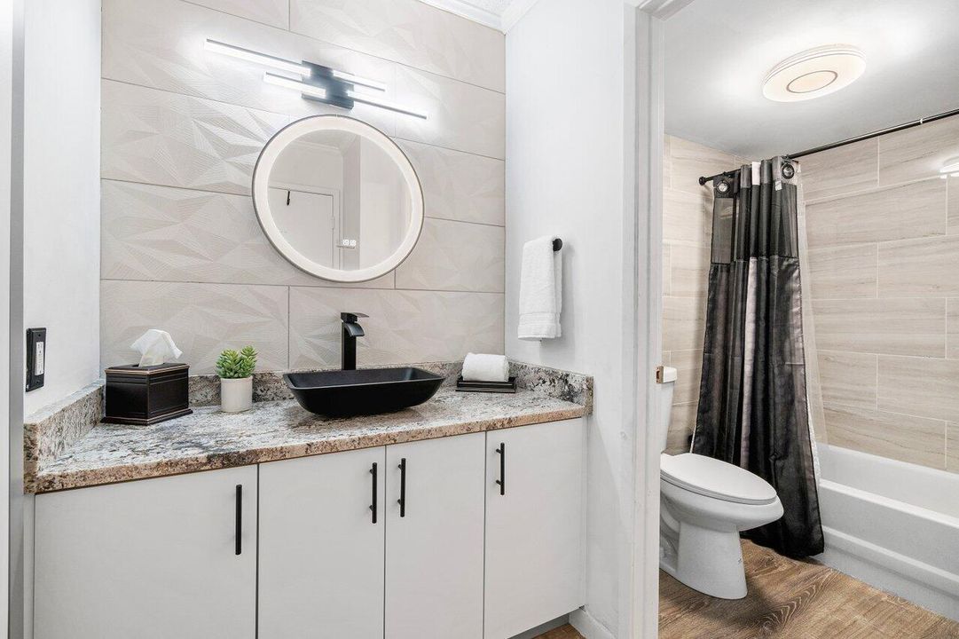 出租: $2,600 (2 贝兹, 1 浴室, 917 平方英尺)