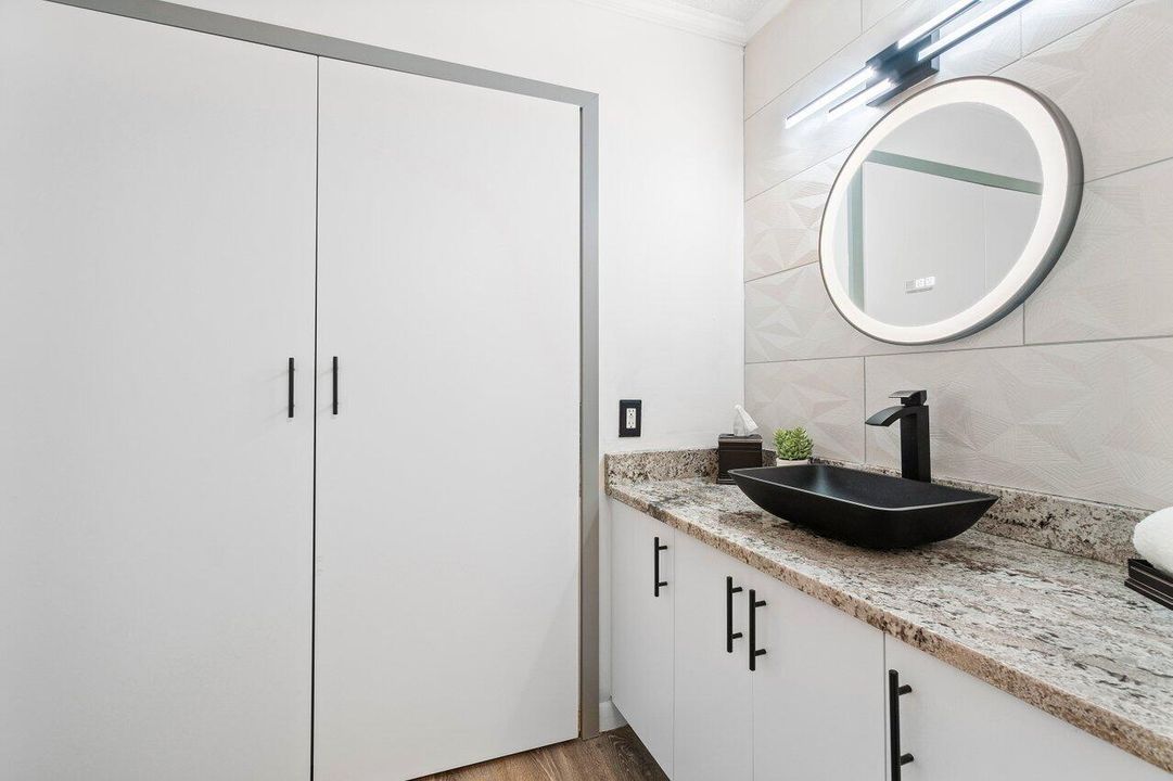 出租: $2,600 (2 贝兹, 1 浴室, 917 平方英尺)