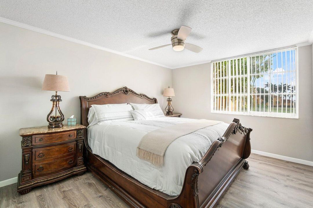 出租: $2,600 (2 贝兹, 1 浴室, 917 平方英尺)