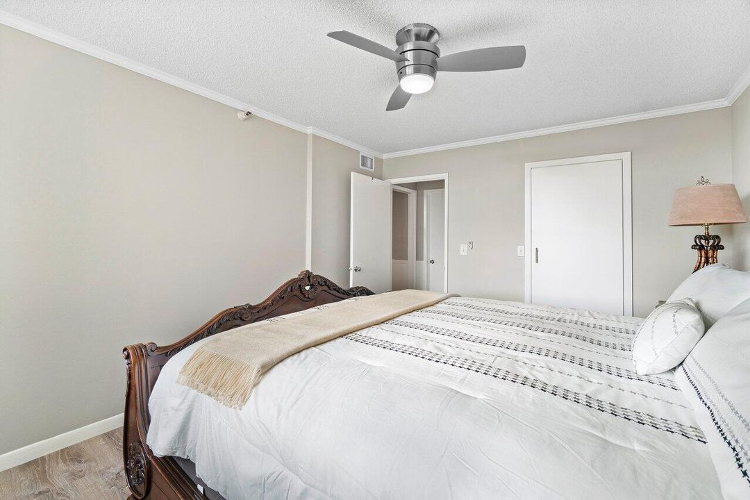 出租: $2,600 (2 贝兹, 1 浴室, 917 平方英尺)