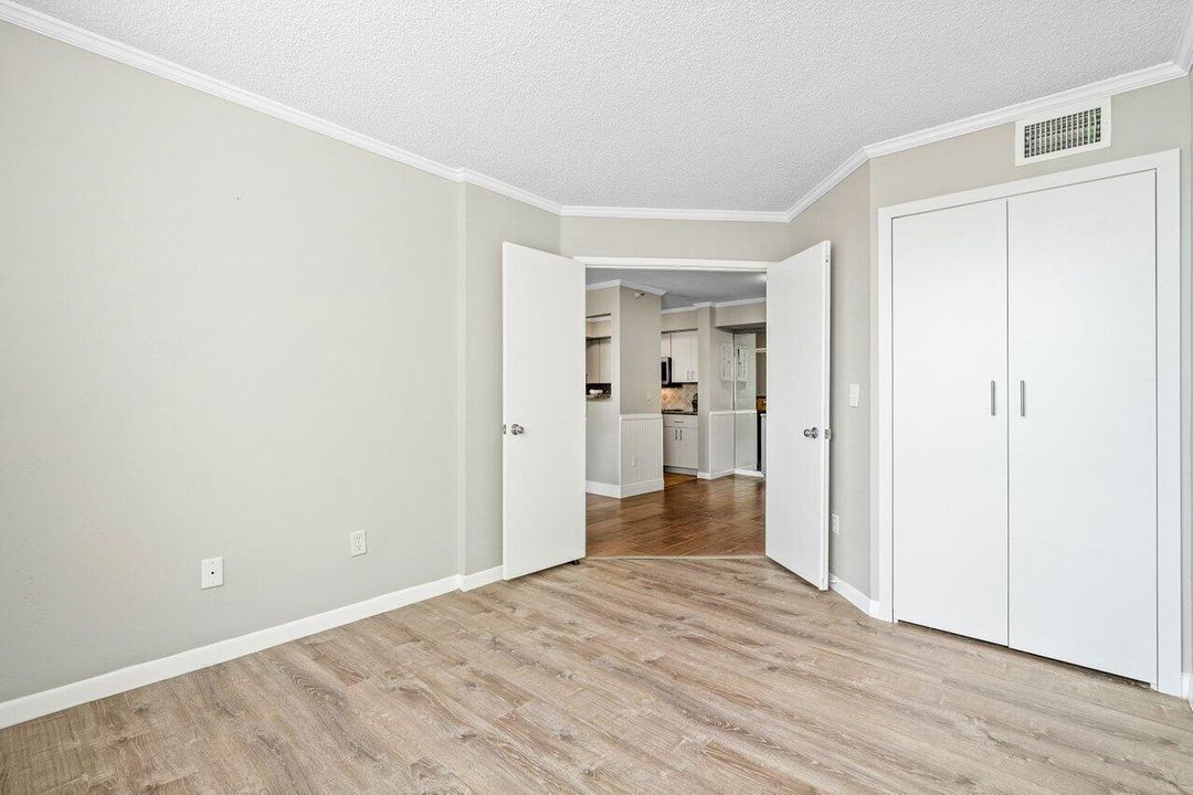 出租: $2,600 (2 贝兹, 1 浴室, 917 平方英尺)