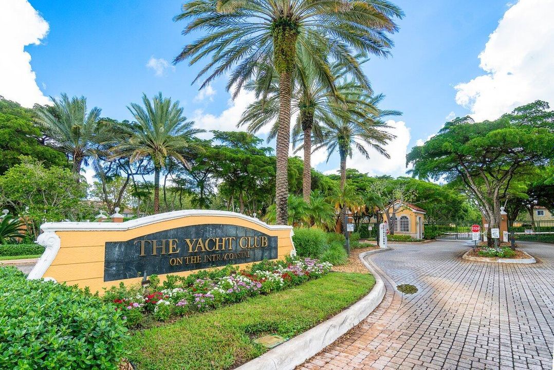 出租: $2,600 (2 贝兹, 1 浴室, 917 平方英尺)