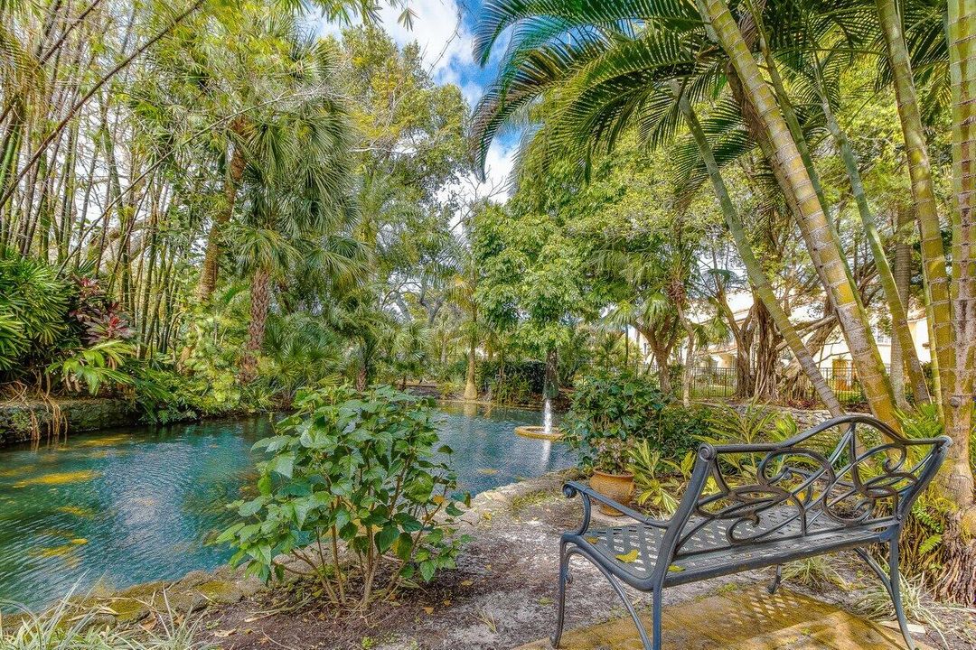 出租: $2,600 (2 贝兹, 1 浴室, 917 平方英尺)