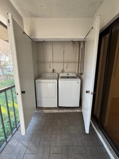 Active With Contract: $2,400 (2 beds, 2 baths, 1200 Square Feet)