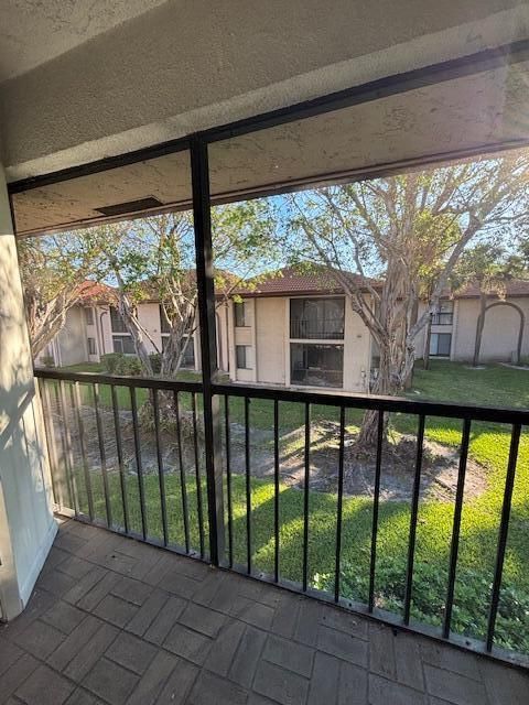 Active With Contract: $2,400 (2 beds, 2 baths, 1200 Square Feet)