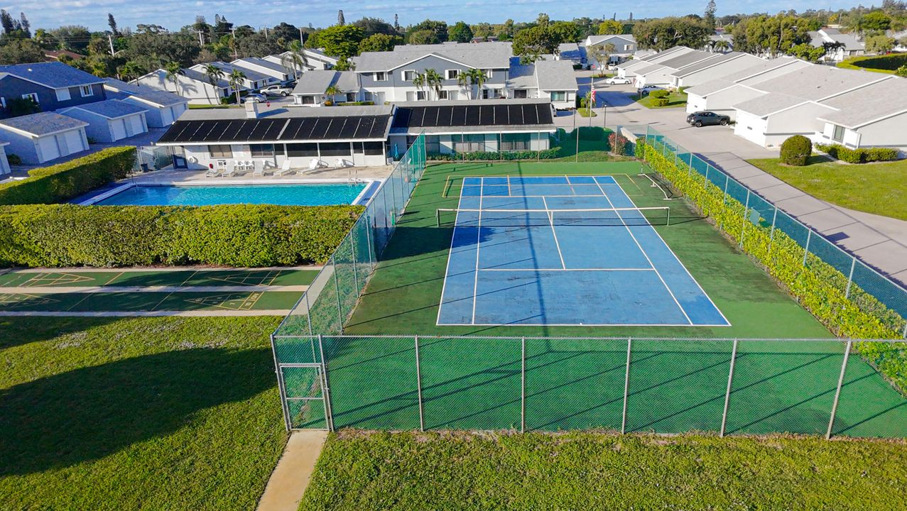 For Sale: $315,000 (3 beds, 2 baths, 1388 Square Feet)