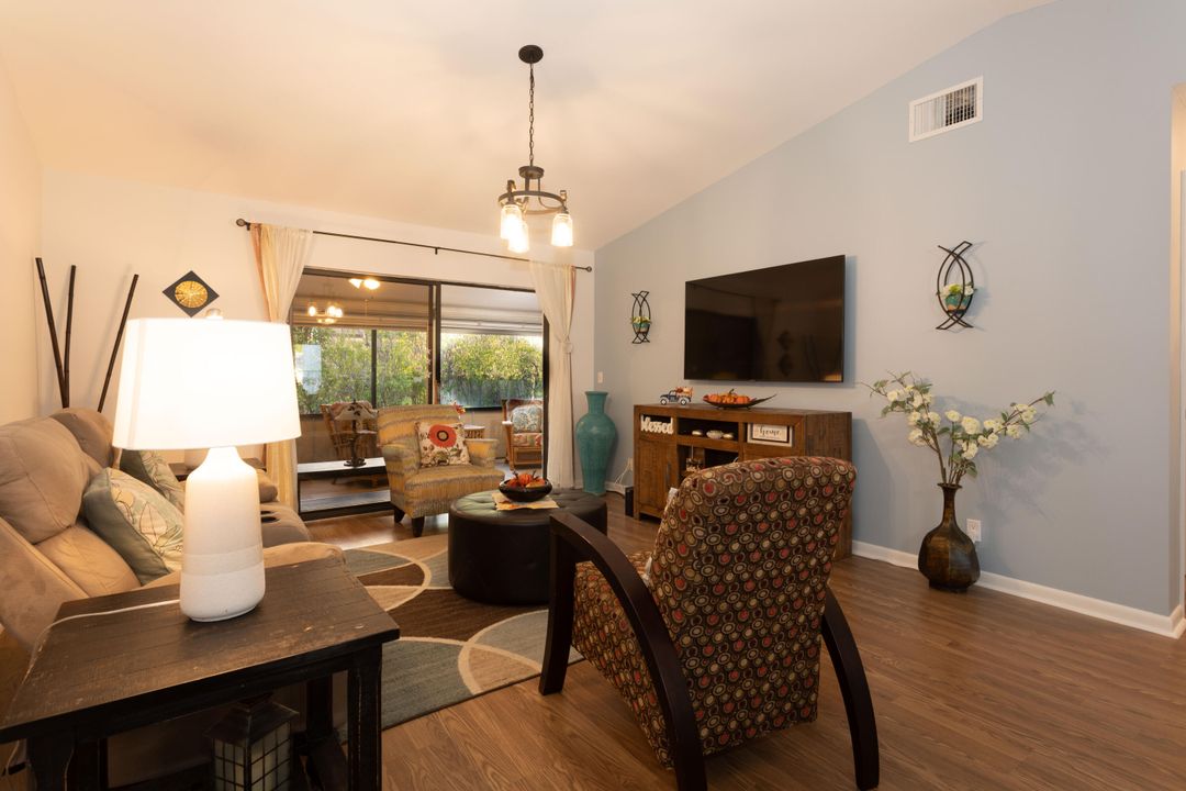 For Sale: $315,000 (3 beds, 2 baths, 1388 Square Feet)