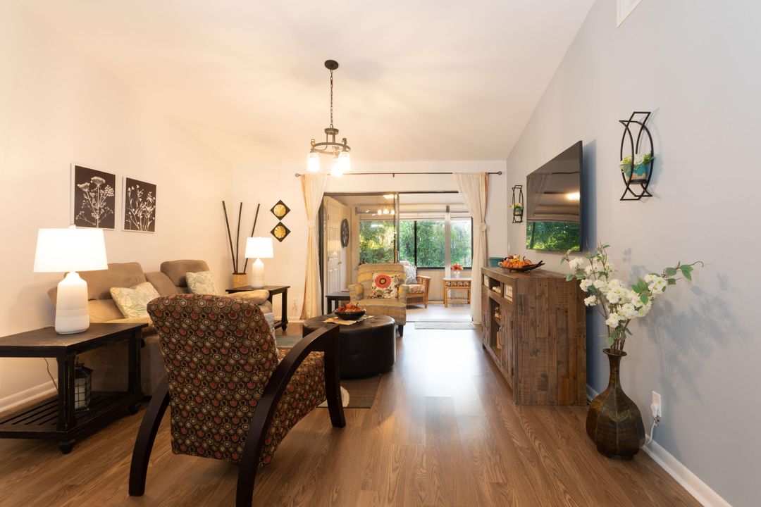 For Sale: $315,000 (3 beds, 2 baths, 1388 Square Feet)