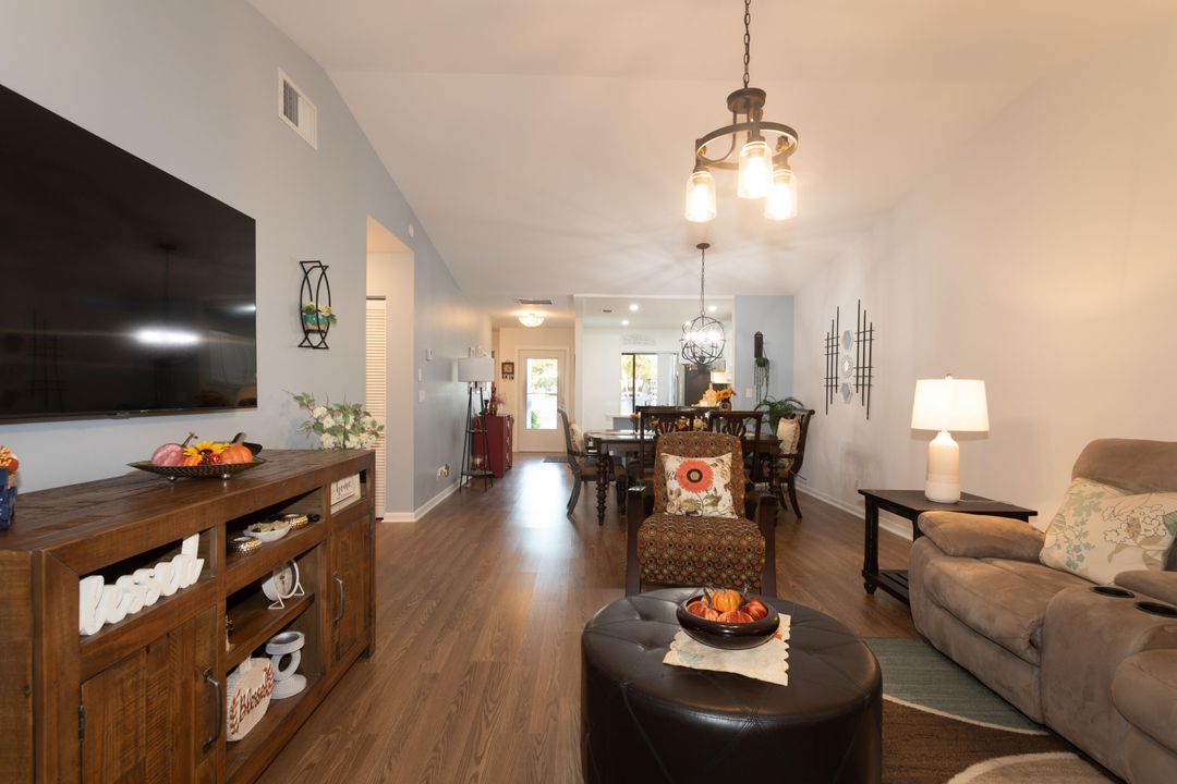 For Sale: $315,000 (3 beds, 2 baths, 1388 Square Feet)