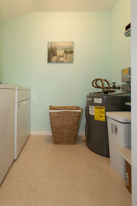 For Sale: $315,000 (3 beds, 2 baths, 1388 Square Feet)