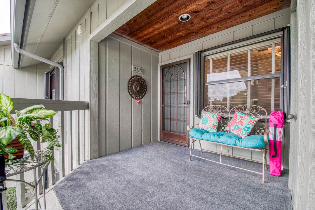 На продажу: $269,890 (2 спален, 2 ванн, 1354 Квадратных фут)