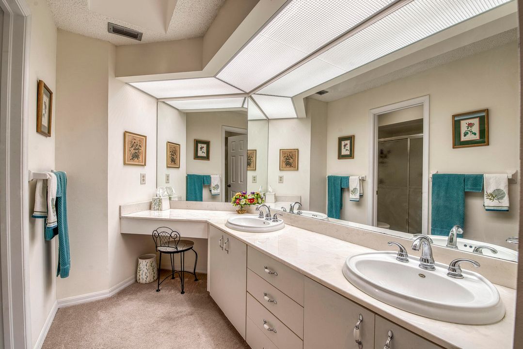 На продажу: $269,890 (2 спален, 2 ванн, 1354 Квадратных фут)