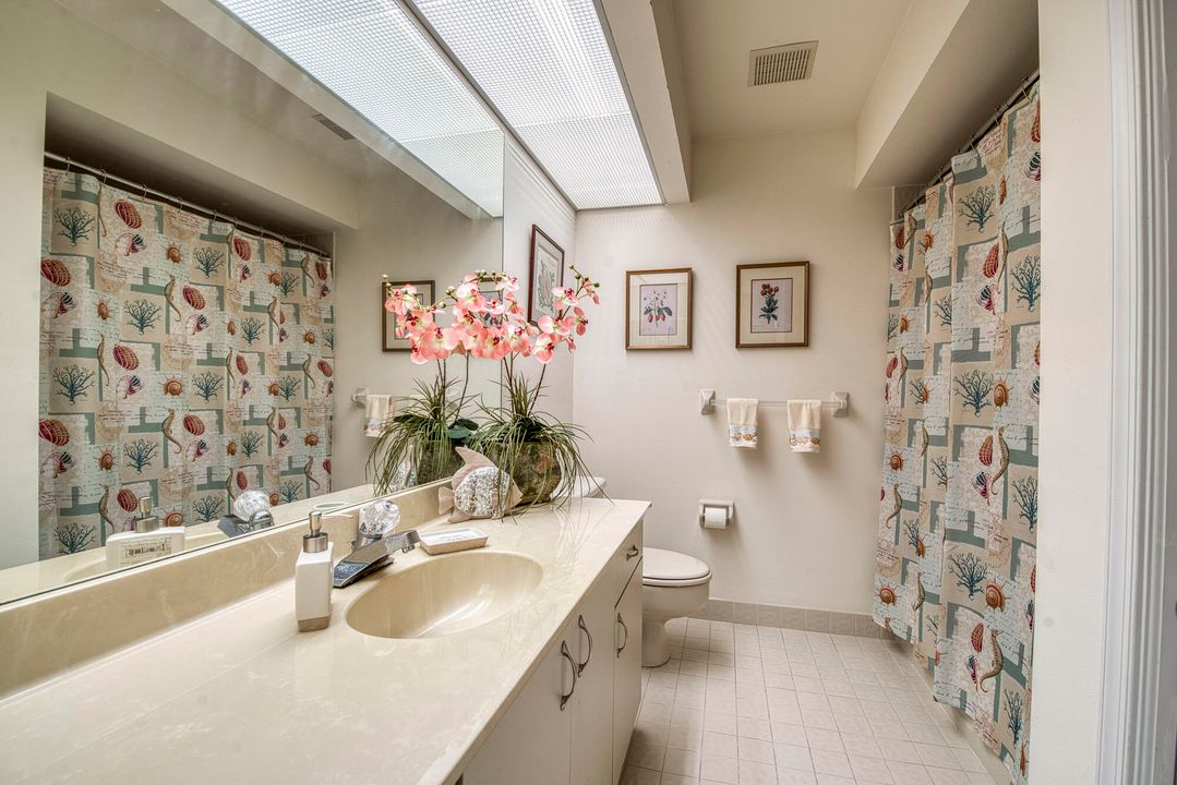 На продажу: $269,890 (2 спален, 2 ванн, 1354 Квадратных фут)