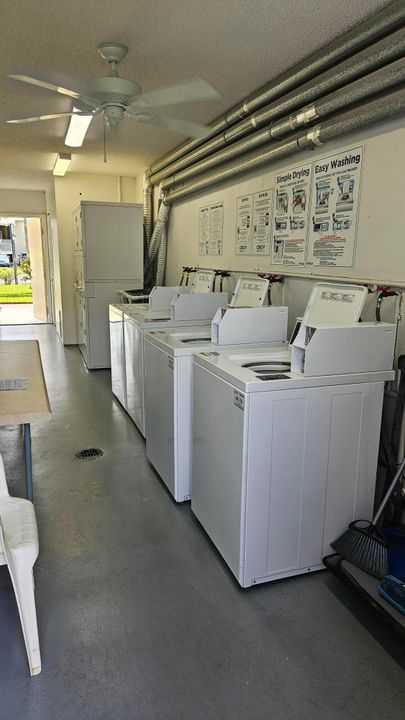 For Sale: $112,000 (1 beds, 1 baths, 1022 Square Feet)