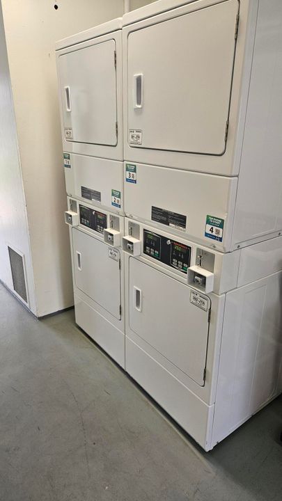 For Sale: $112,000 (1 beds, 1 baths, 1022 Square Feet)