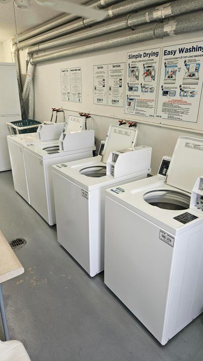 For Sale: $112,000 (1 beds, 1 baths, 1022 Square Feet)