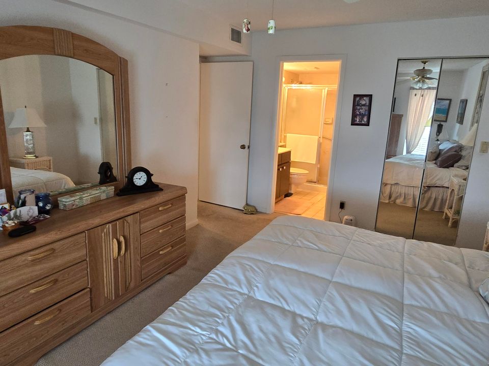 For Sale: $225,000 (2 beds, 2 baths, 1018 Square Feet)