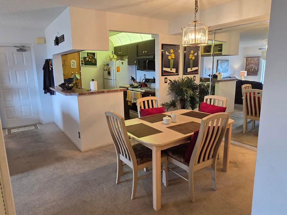 For Sale: $225,000 (2 beds, 2 baths, 1018 Square Feet)