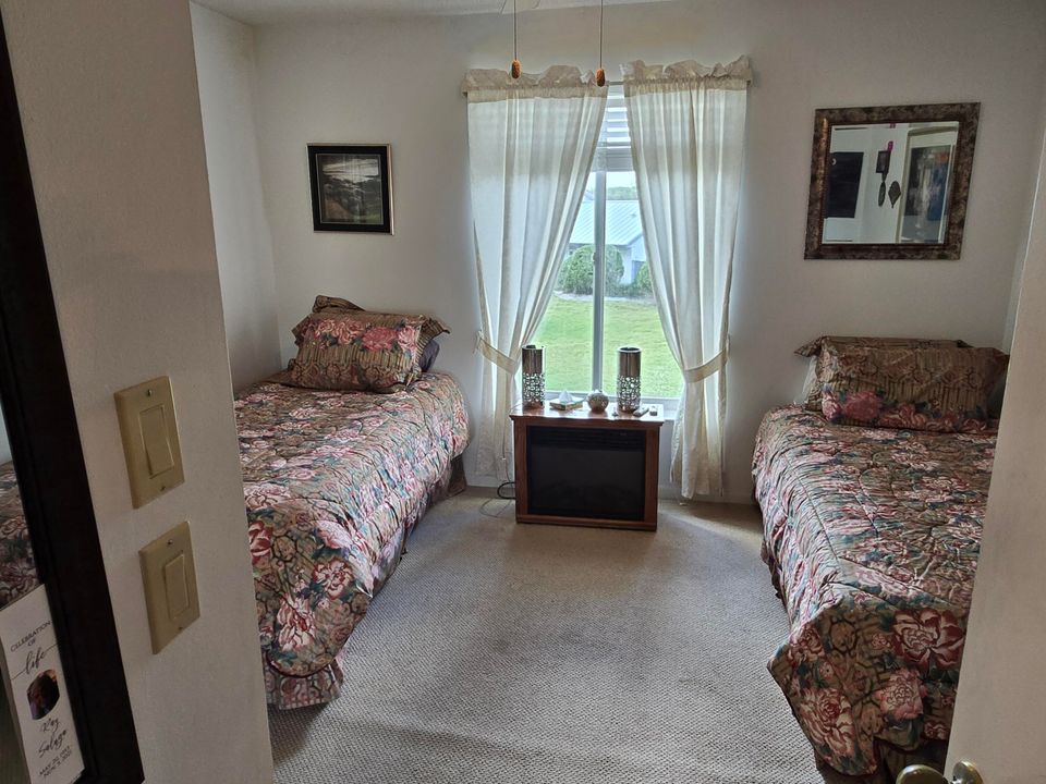 For Sale: $225,000 (2 beds, 2 baths, 1018 Square Feet)