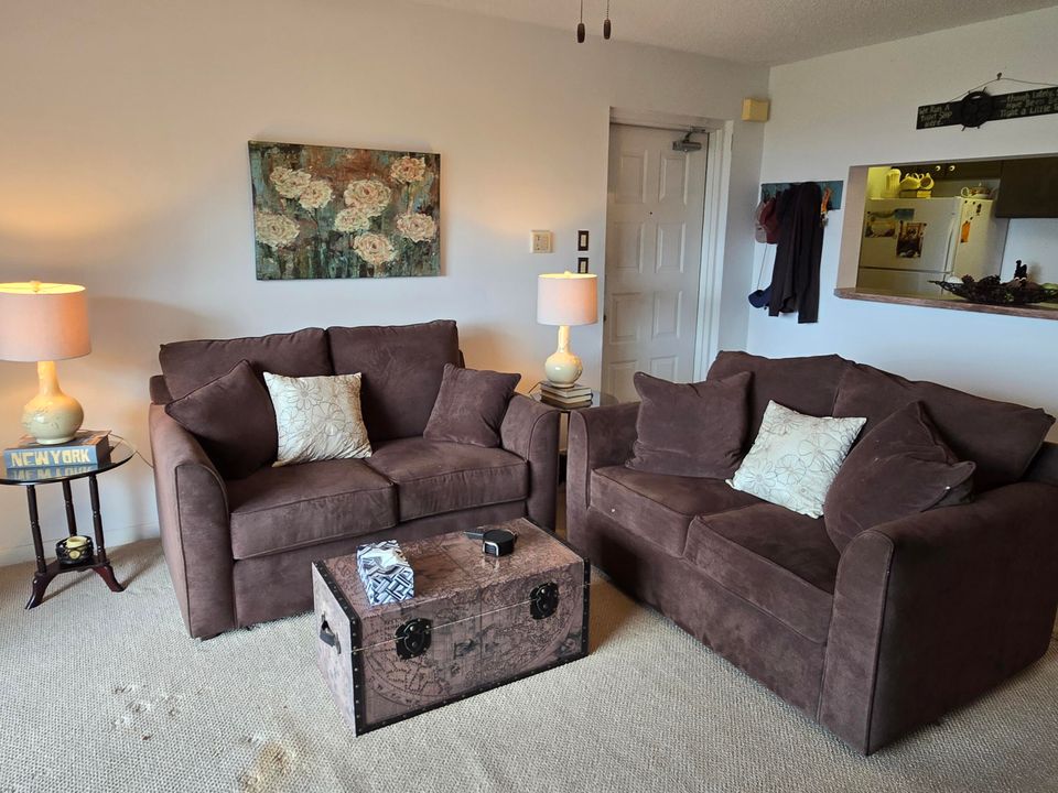 For Sale: $225,000 (2 beds, 2 baths, 1018 Square Feet)