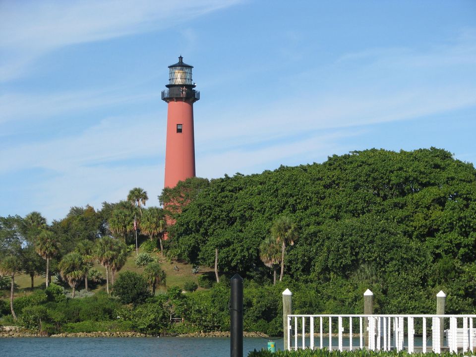 Active With Contract: $1,200,000 (3 beds, 2 baths, 1528 Square Feet)