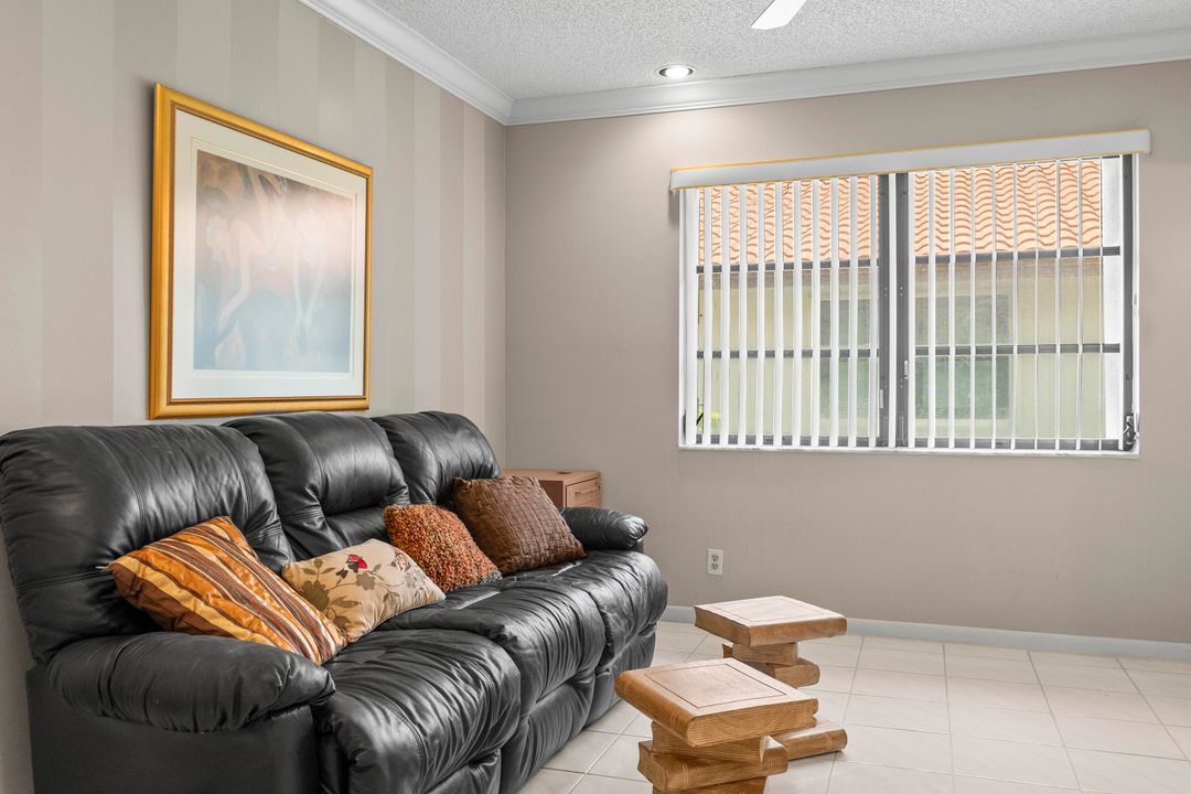 Active With Contract: $299,000 (2 beds, 2 baths, 1500 Square Feet)