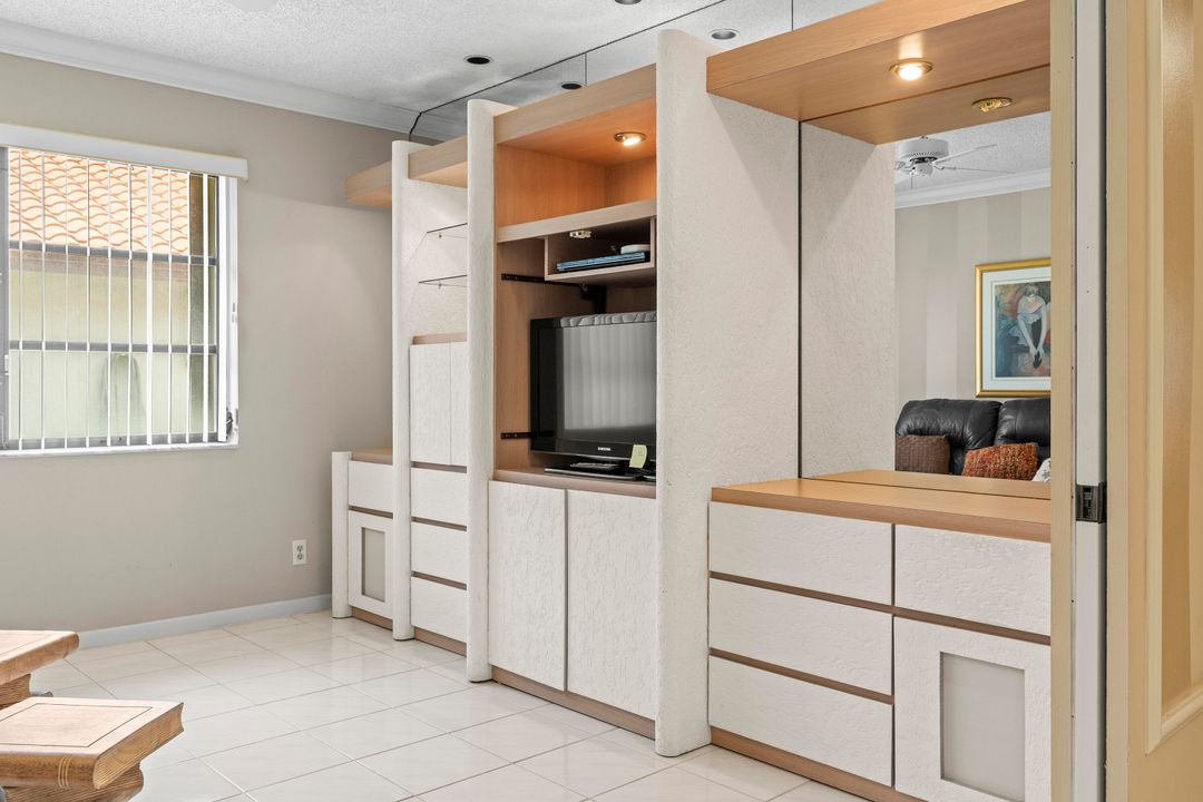 Active With Contract: $299,000 (2 beds, 2 baths, 1500 Square Feet)