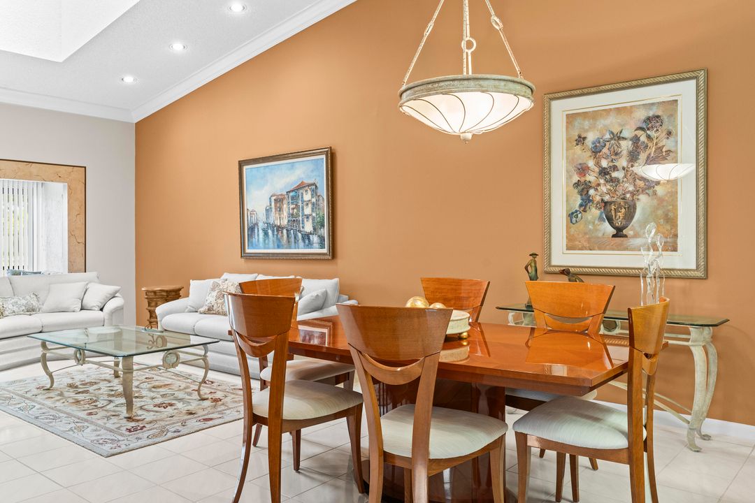 Active With Contract: $299,000 (2 beds, 2 baths, 1500 Square Feet)