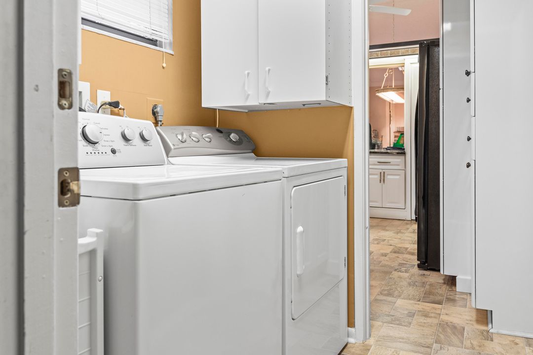 Active With Contract: $299,000 (2 beds, 2 baths, 1500 Square Feet)