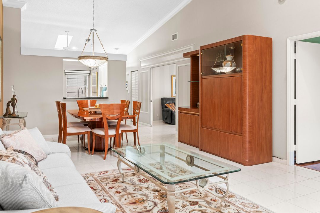 Active With Contract: $299,000 (2 beds, 2 baths, 1500 Square Feet)