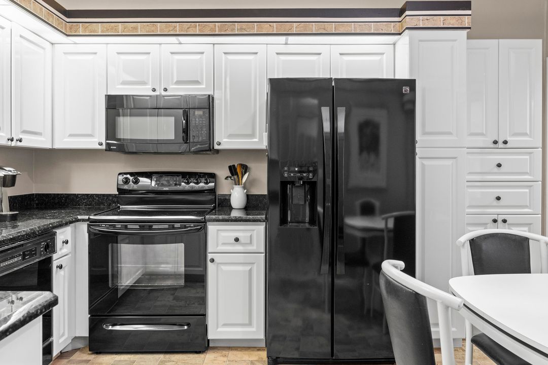 Active With Contract: $299,000 (2 beds, 2 baths, 1500 Square Feet)