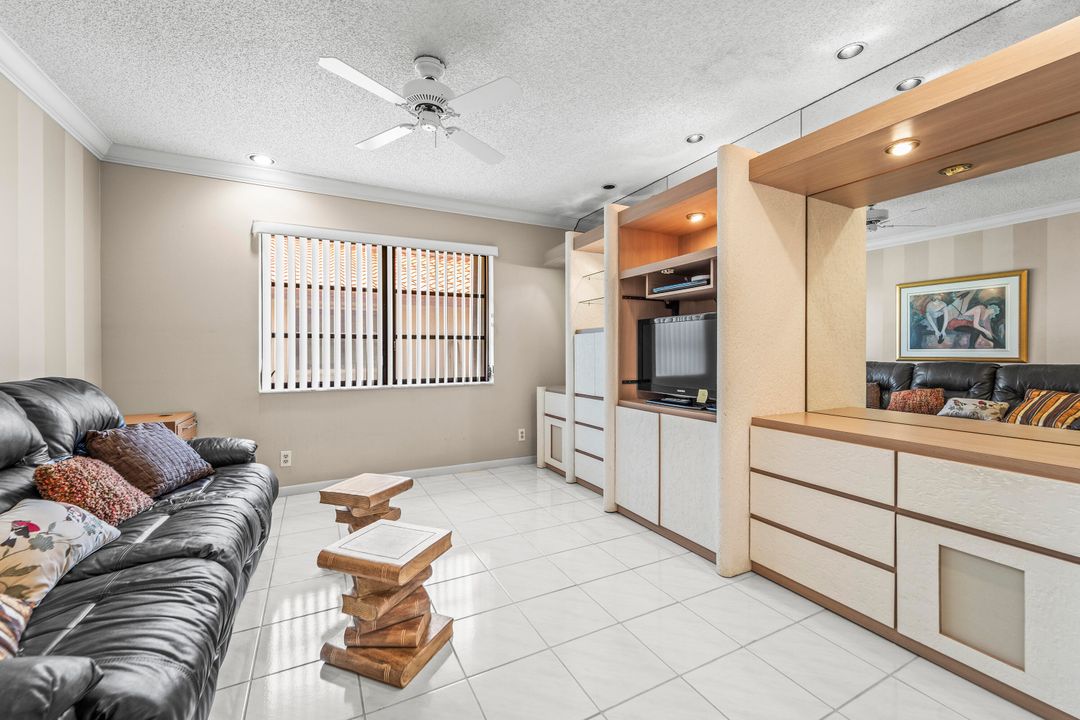 Active With Contract: $299,000 (2 beds, 2 baths, 1500 Square Feet)