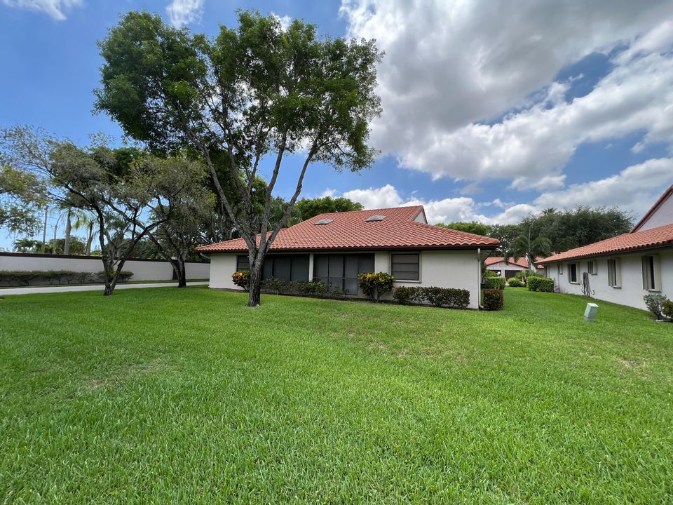 Active With Contract: $299,000 (2 beds, 2 baths, 1500 Square Feet)