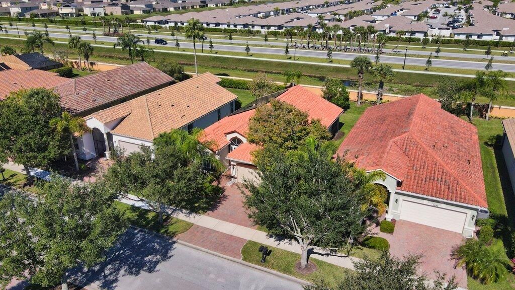 待售: $335,000 (2 贝兹, 2 浴室, 1738 平方英尺)