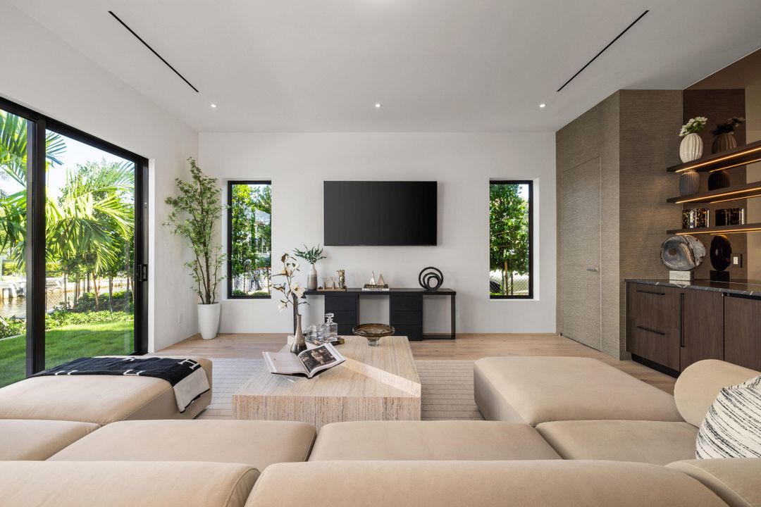 For Sale: $6,890,000 (5 beds, 5 baths, 5260 Square Feet)