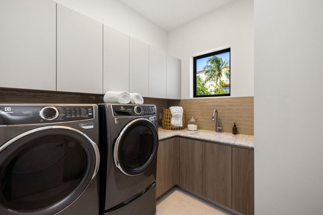 For Sale: $6,890,000 (5 beds, 5 baths, 5260 Square Feet)