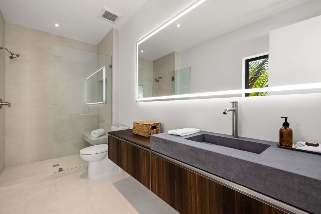 For Sale: $6,890,000 (5 beds, 5 baths, 5260 Square Feet)