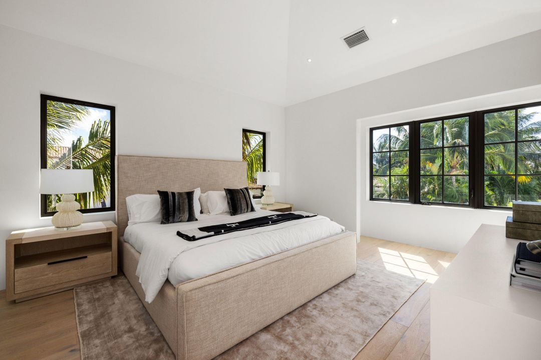 For Sale: $6,890,000 (5 beds, 5 baths, 5260 Square Feet)