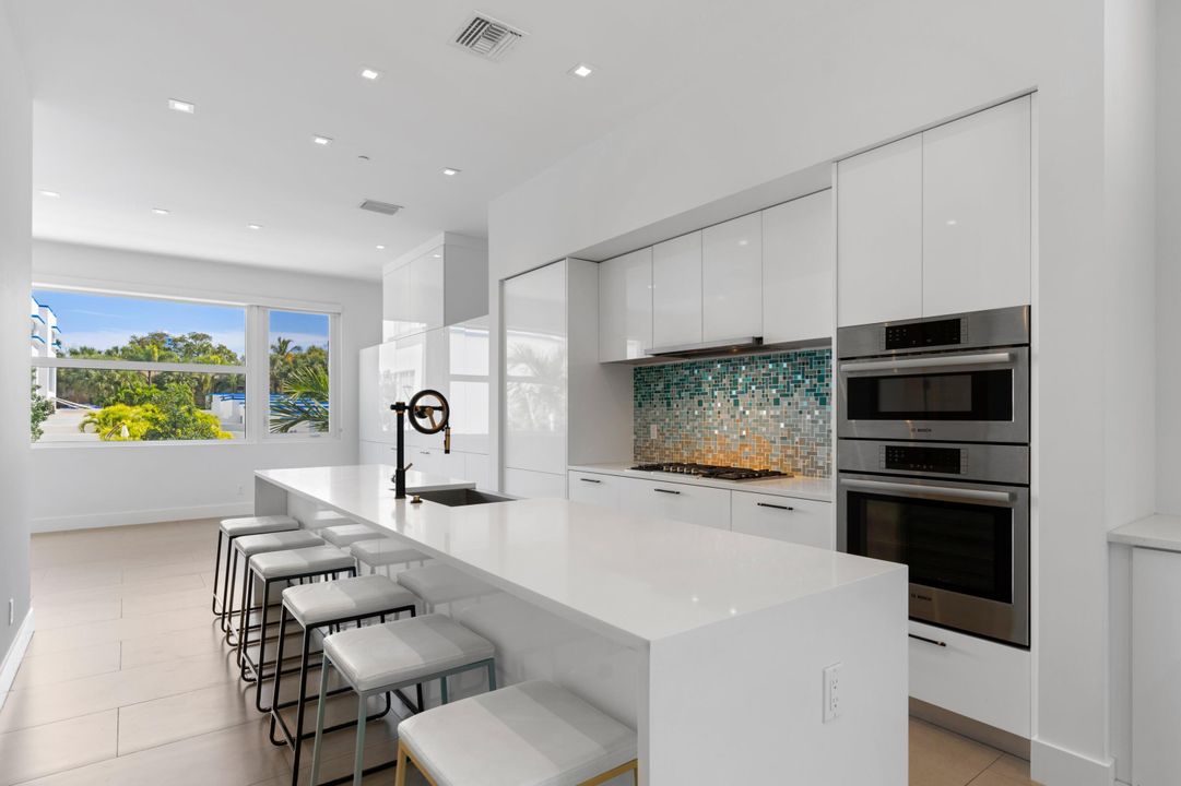 For Sale: $1,290,000 (3 beds, 3 baths, 2233 Square Feet)