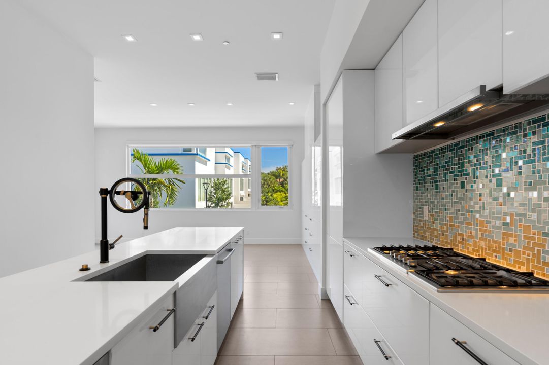 For Sale: $1,290,000 (3 beds, 3 baths, 2233 Square Feet)