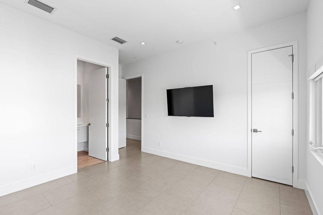 For Sale: $1,290,000 (3 beds, 3 baths, 2233 Square Feet)