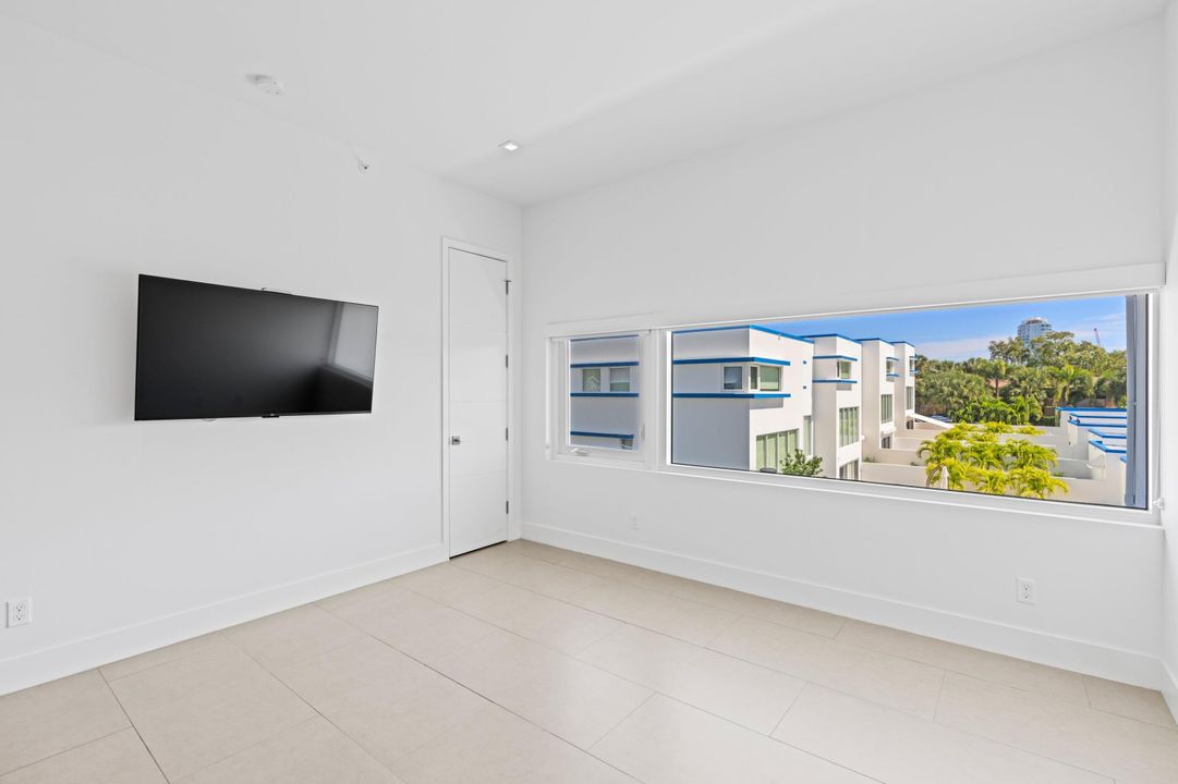 For Sale: $1,290,000 (3 beds, 3 baths, 2233 Square Feet)