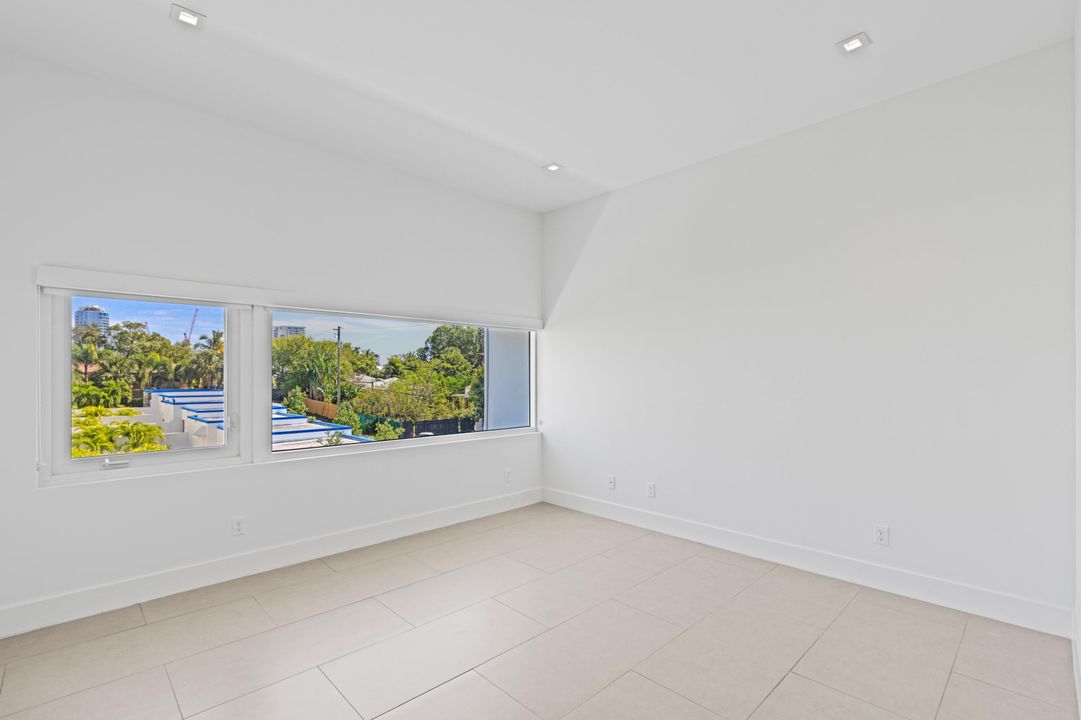 For Sale: $1,290,000 (3 beds, 3 baths, 2233 Square Feet)