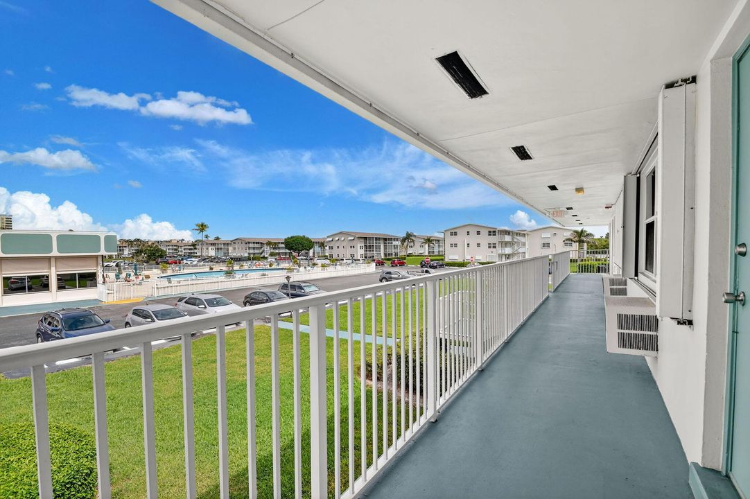 Active With Contract: $120,000 (1 beds, 1 baths, 570 Square Feet)