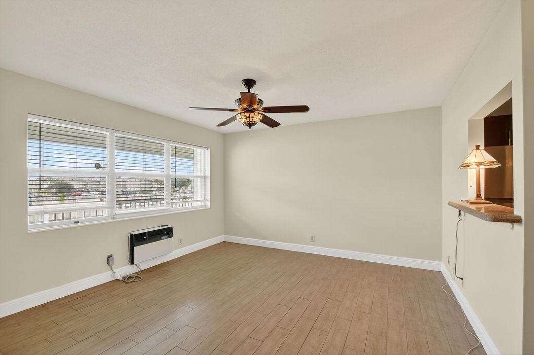 Active With Contract: $120,000 (1 beds, 1 baths, 570 Square Feet)