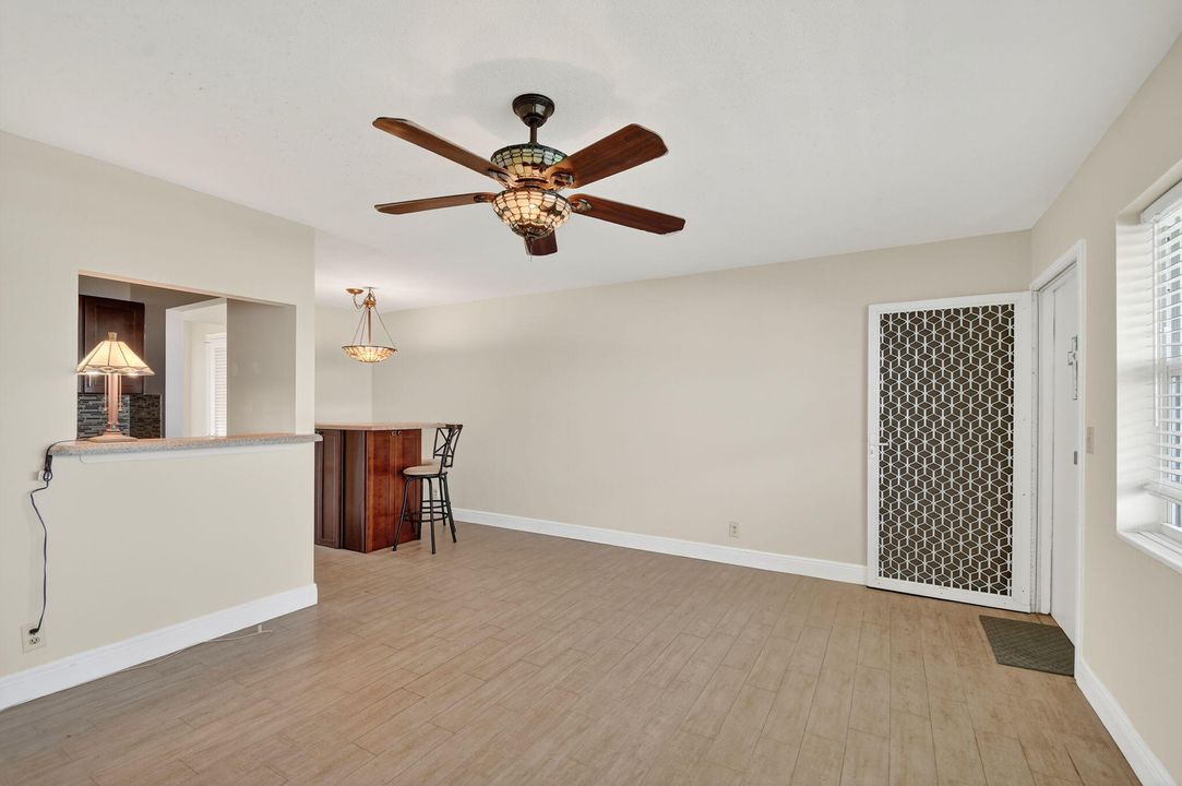 Active With Contract: $120,000 (1 beds, 1 baths, 570 Square Feet)